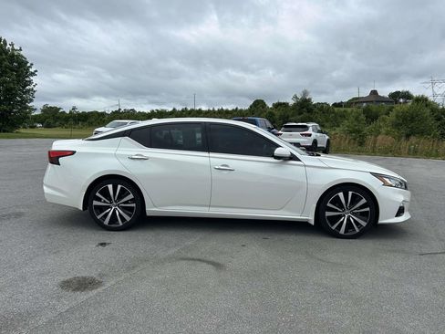 Used 2019 Nissan Altima 2.5 Platinum FWD image 2