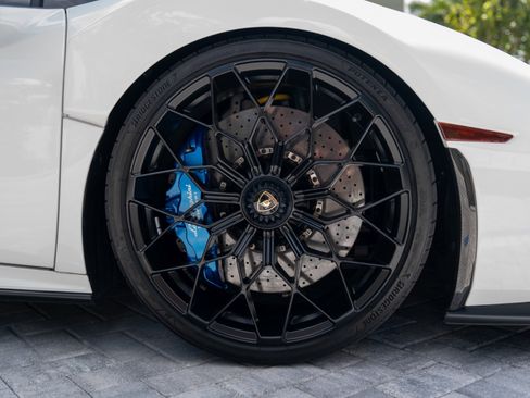 Used 2021 Lamborghini Huracan STO RWD image 15