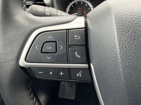 Certified 2025 Toyota Highlander LE FWD image 26