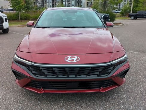 Used 2024 Hyundai Elantra Limited image 9