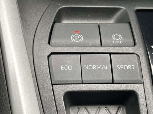 Used 2021 Toyota RAV4 XLE FWD image 21