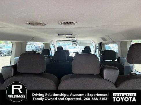 Used 2017 Ford Transit 350 XLT RWD image 7