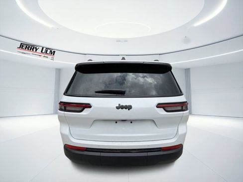 New 2025 Jeep Grand Cherokee L Altitude image 4