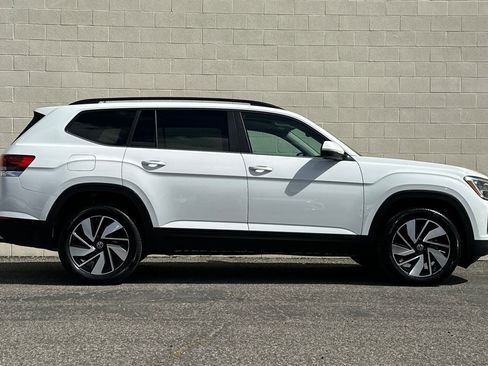 Used 2024 Volkswagen Atlas SE FWD image 3