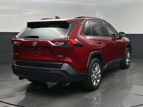 Used 2022 Toyota RAV4 XLE Premium FWD image 28