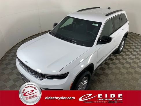 New 2025 Jeep Grand Cherokee Laredo w/ Luxury Tech Group I image 7