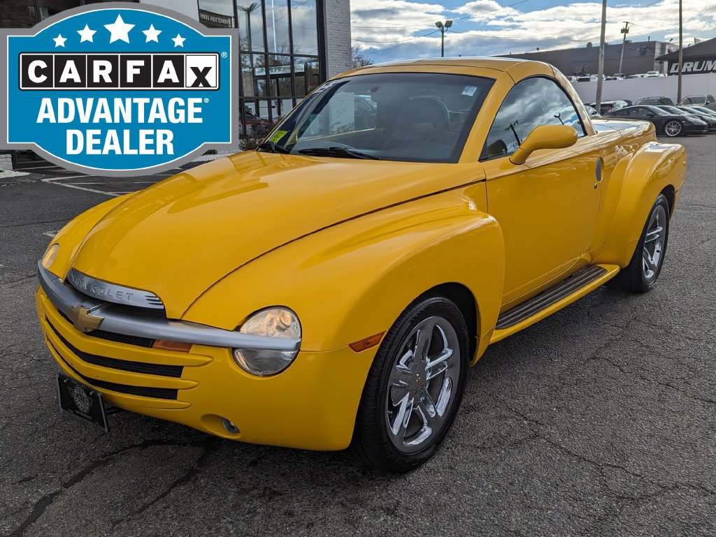 Used 2004 Chevrolet SSR w/ Preferred Equipment Group RWD image 2