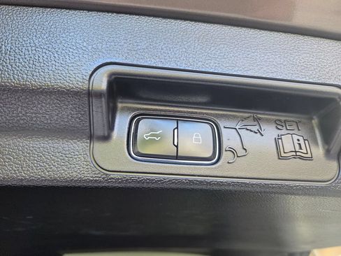 Used 2021 Ford Explorer XLT w/ Equipment Group 202A AWD/4WD image 12
