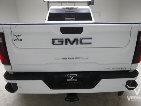 Used 2024 GMC Sierra 3500 Denali Ultimate AWD/4WD image 4