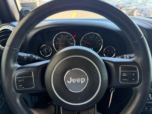 Used 2014 Jeep Wrangler Unlimited Sahara AWD/4WD image 15