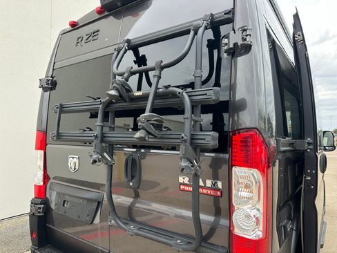 Used 2021 RAM ProMaster 1500 w/ Convenience Group FWD image 7