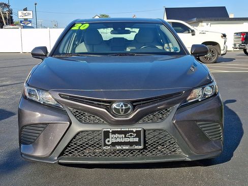 Used 2020 Toyota Camry SE w/ Blackout Package FWD image 2