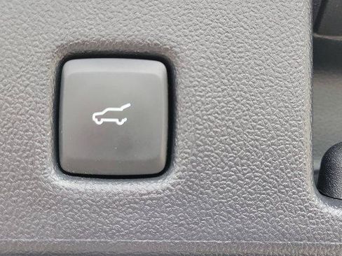 Used 2025 Ford Escape SE w/ Class II Trailer Tow Package FWD image 9
