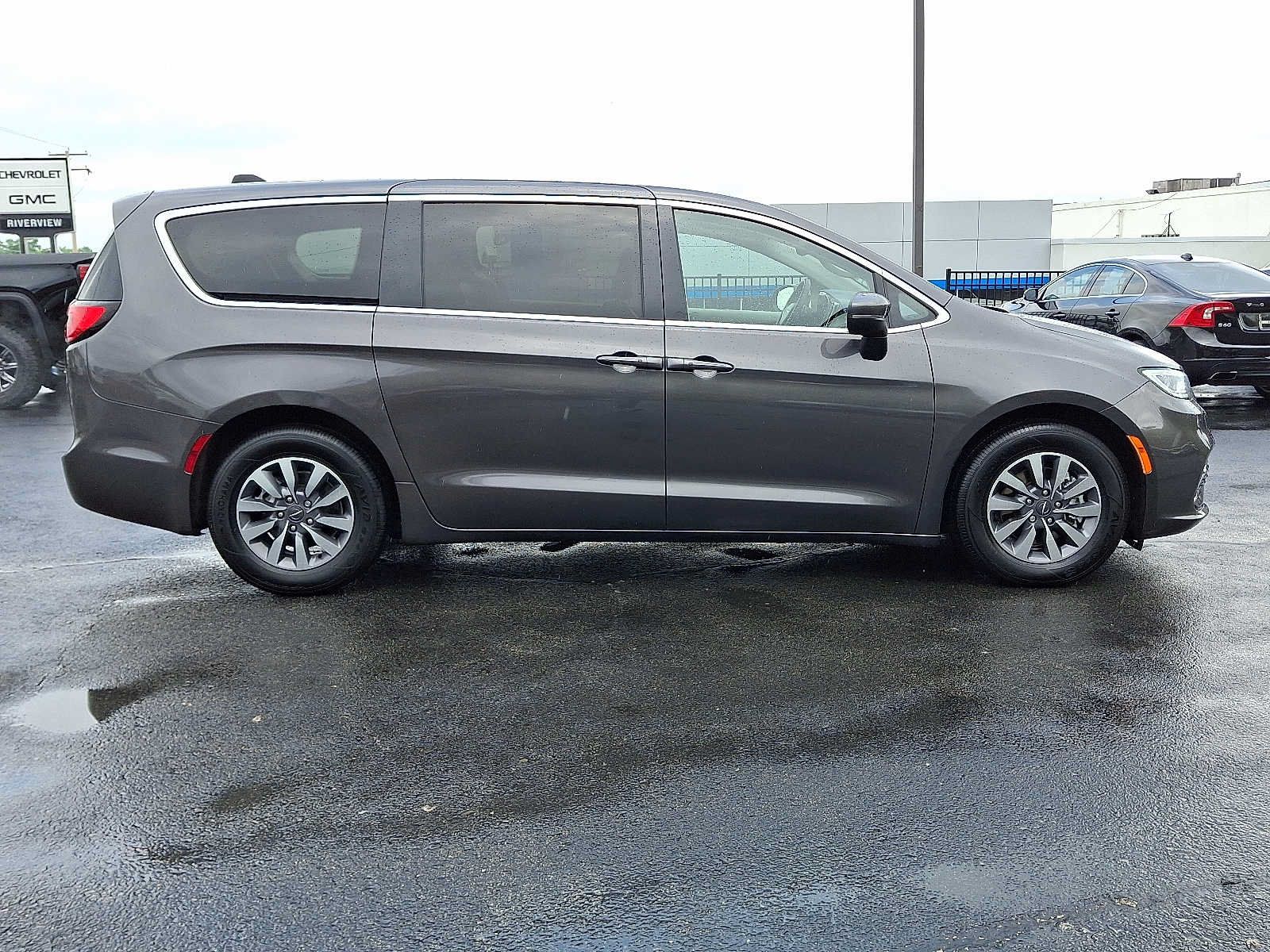 Used 2023 Chrysler Pacifica Touring-L FWD image 7