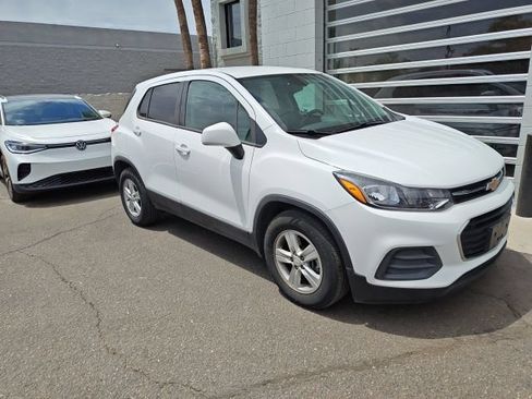 Used 2022 Chevrolet Trax LS w/ Tint and Cruise Package FWD image 7