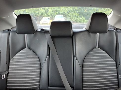 Used 2020 Toyota Camry SE FWD image 12