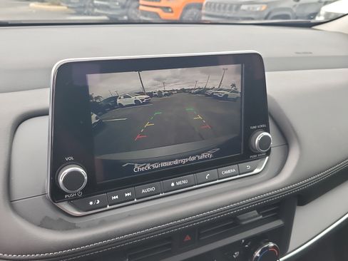 Used 2025 Nissan Rogue S image 22