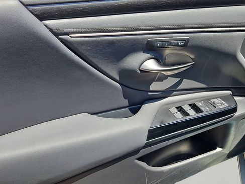 Used 2023 Lexus ES 250 w/ Premium Package AWD/4WD image 14
