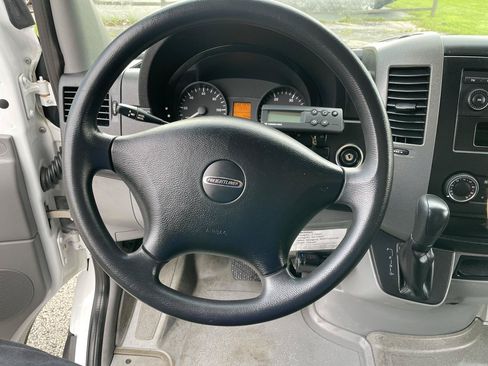 Used 2013 Freightliner Sprinter 3500 RWD image 14