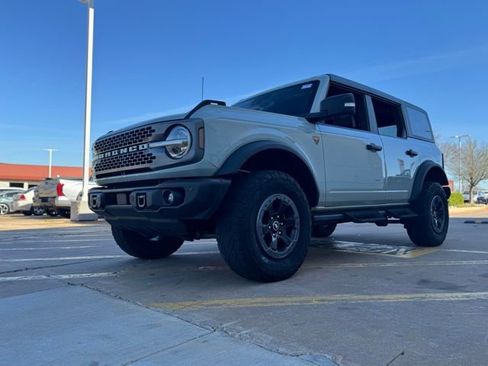 Used 2023 Ford Bronco Badlands image 32