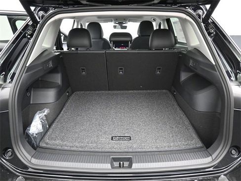 New 2026 Volkswagen Tiguan SE image 12