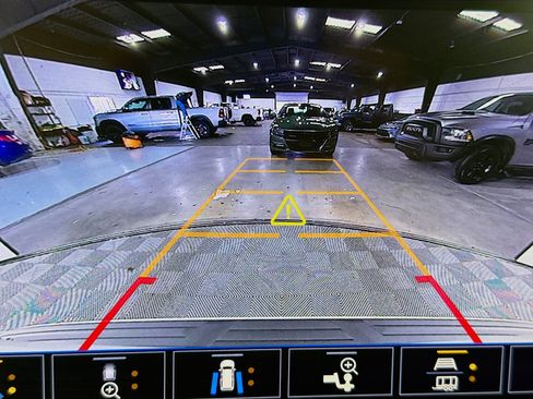 Used 2021 GMC Yukon AT4 image 18