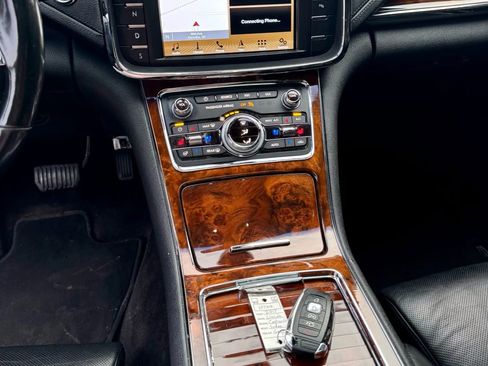 Used 2017 Lincoln Continental Reserve w/ Climate Package image 10