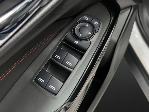 Used 2024 Chevrolet Trax RS w/ Sunroof Package FWD image 22