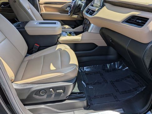 Used 2024 Chevrolet Suburban Premier w/ Premium Package AWD/4WD image 38