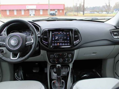 Used 2018 Jeep Compass Limited w/ Navigation Group image 11
