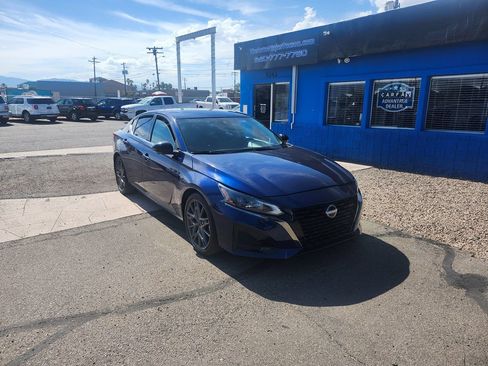 Used 2023 Nissan Altima 2.0 SR FWD image 9