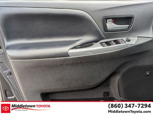 Certified 2019 Toyota Sienna SE w/ SE Preferred Package image 10