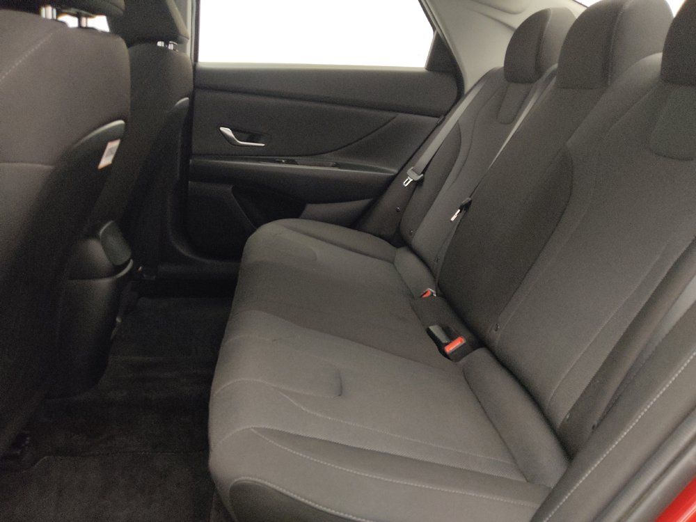 Used 2025 Hyundai Elantra SE FWD image 18
