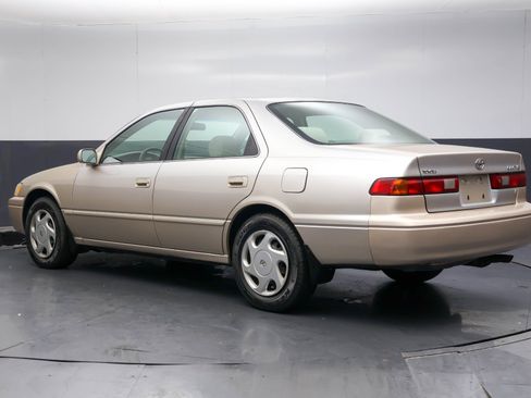Used 1997 Toyota Camry LE image 37