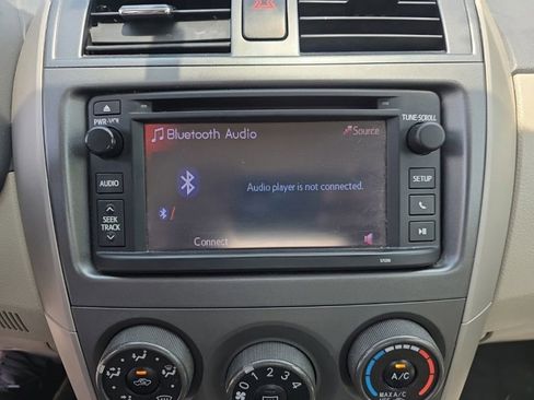 Used 2013 Toyota Corolla LE FWD image 17