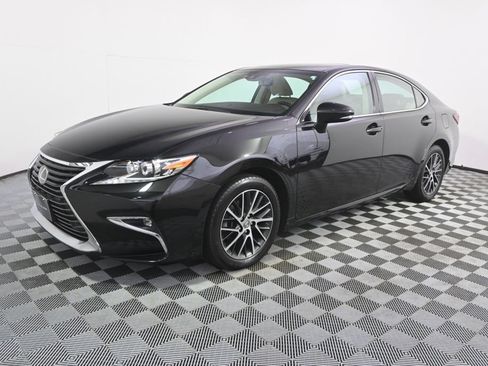 Used 2017 Lexus ES 350 w/ Premium Package FWD image 2