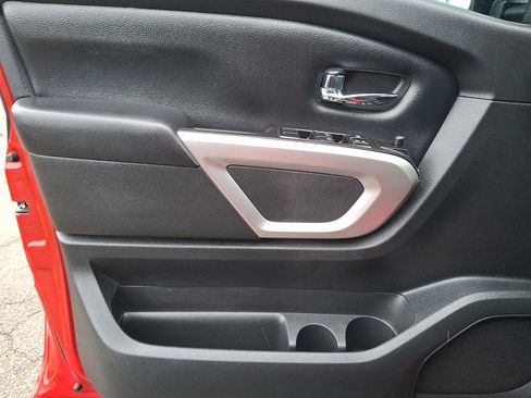 Used 2020 Nissan Titan SV w/ SV Convenience Package image 12