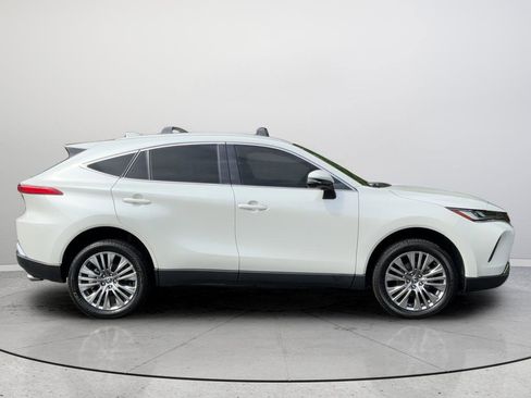 Used 2022 Toyota Venza XLE AWD/4WD image 6