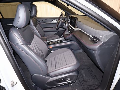 New 2026 Ford Explorer ST-Line w/ ST-Line Street Pack image 18