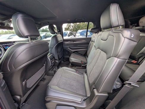 New 2025 Jeep Grand Cherokee L Altitude image 12