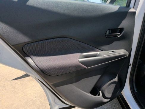 Used 2020 Nissan Kicks S FWD image 11