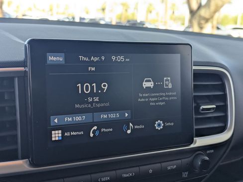 Used 2025 Hyundai Venue SEL image 23