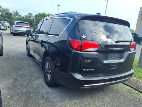 Used 2020 Chrysler Pacifica Touring-L Plus FWD image 4