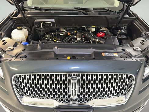 Used 2022 Lincoln Nautilus FWD w/ Premium Package image 24
