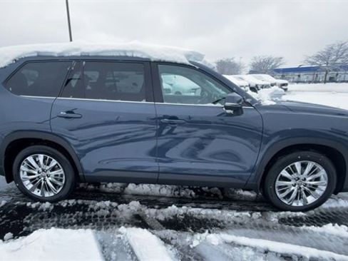 Used 2024 Toyota Grand Highlander Platinum image 2