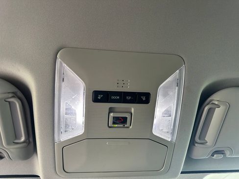 Used 2025 Toyota RAV4 XLE AWD/4WD image 25