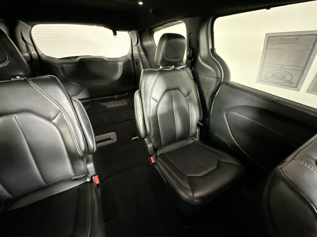 Used 2025 Chrysler Pacifica Select FWD image 14