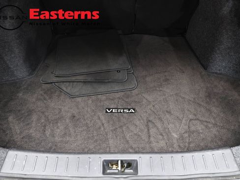 Used 2025 Nissan Versa SV FWD image 9