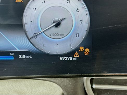 Used 2024 Hyundai Elantra SEL FWD image 19