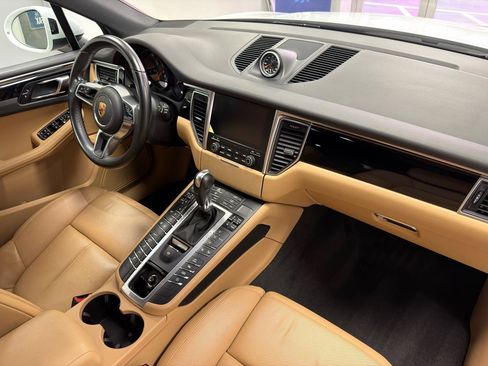 Used 2018 Porsche Macan AWD/4WD image 24